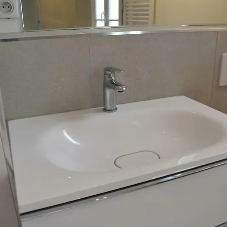 Stylish 2 Bedroom In Montmarte *