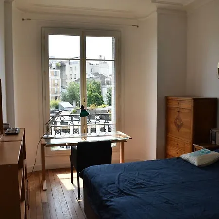 Stylish 2 Bedroom In Montmarte Apartament Paryż