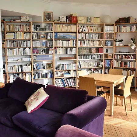 Stylish 2 Bedroom In Montmarte Apartament Paryż